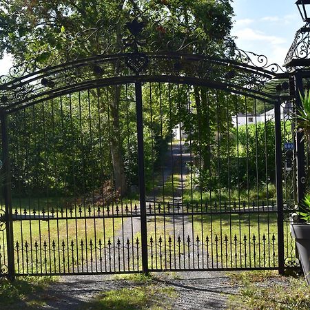 Chateau Roquehort Avec Ev Recharge Point 22Kw Monein Exterior photo
